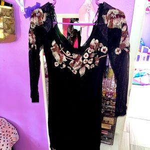 Guess embroidered floral dress Medium EUC